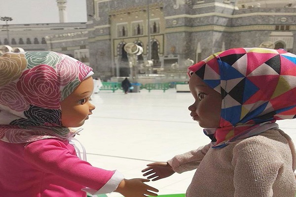 Kreatives Puppendesign und Entstereotypisierung von muslimischen M&auml;dchen + Videos und Bilder