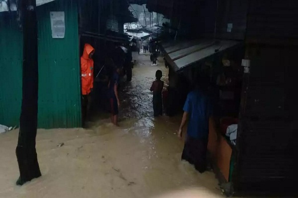 Video: Erst Feuer, dann Hochwasser - Rohingya in Bangladesch ziehen um