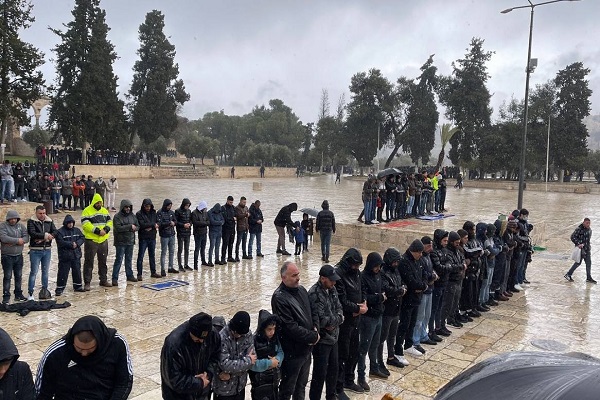 30000 Palästinenser verrichten Freitagsgebet in der Al-Aqsa-Moschee