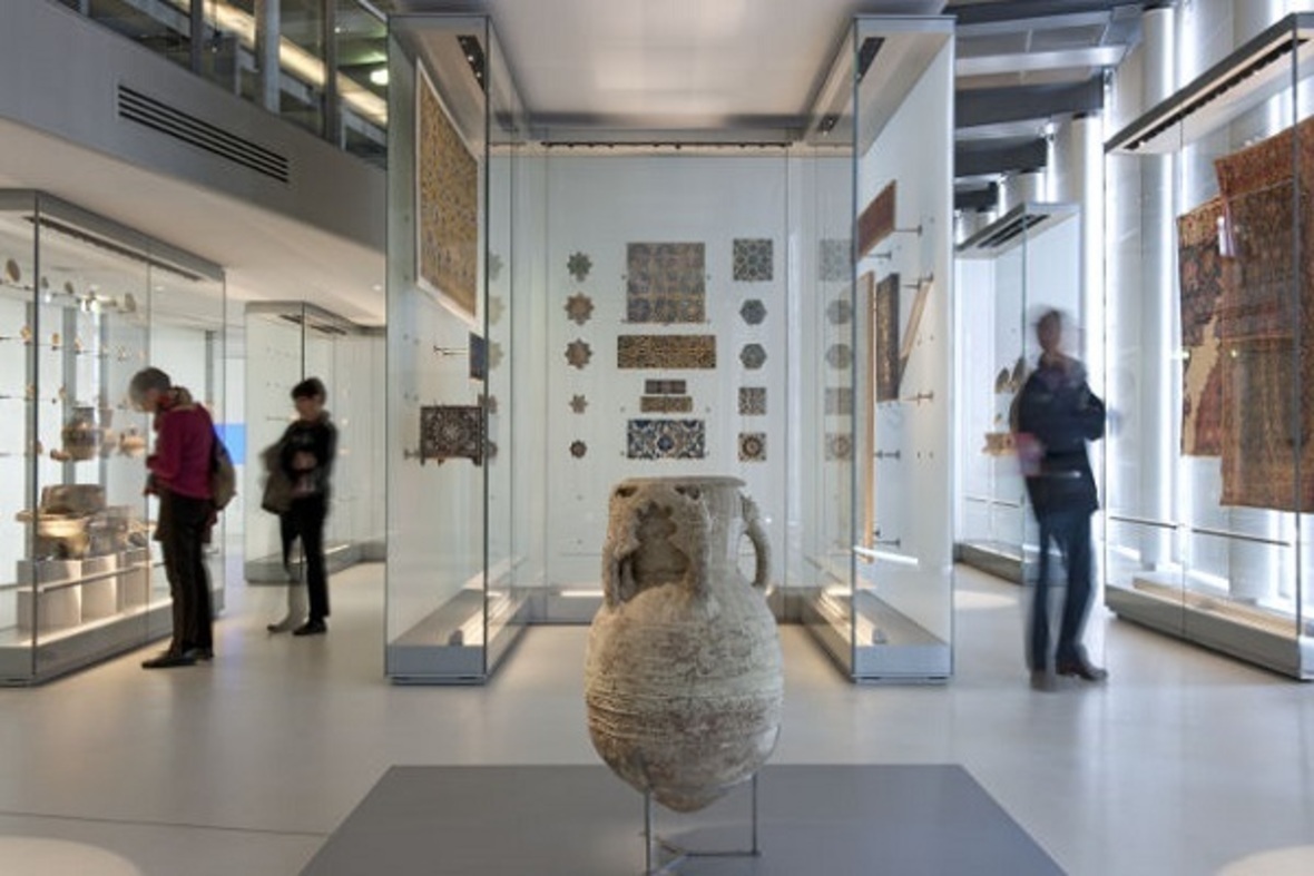 Ausstellung islamischer Kunst im Arab World Institute in Paris + Fotos und Videos