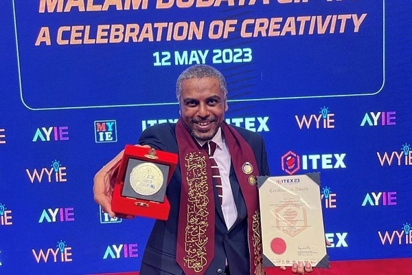 Malaysische Messe vergibt Goldmedaille an Erfinder des smarten Gebetslehrteppichs Malaysische Messe vergibt Goldmedaille an Erfinder des smarten Gebetslehrteppichs