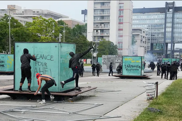 Franzosen wütend über doppelzüngige Gerechtigkeit: Sanft gegenüber Reichen und hart gegenüber Arme