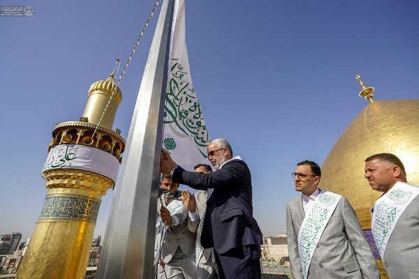 Zum Ghadir-Fest wurde eine weiße Fahne auf Kuppel des Heiligtums von Imam Ali (as.) gehisst + Bilder