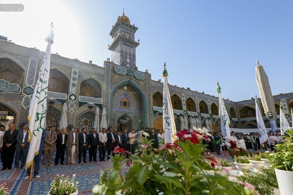 Zum Ghadir-Fest wurde eine weiße Fahne auf Kuppel des Heiligtums von Imam Ali (as.) gehisst + Bilder