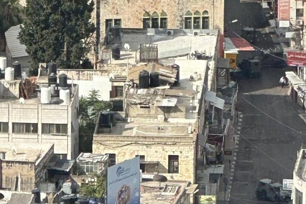 Zwei Märtyrer und drei Verwundete beim zionistischen Militärangriff auf Nablus