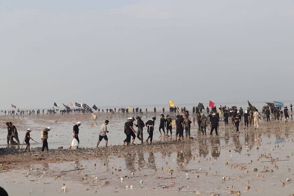Die erste Arbain-Pilgergruppe zieht von Süden des Irak nach Karbala