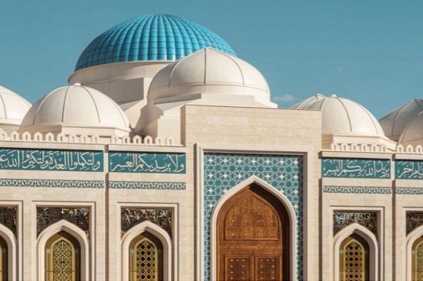 Integration einheimischer und islamischer Symbole in die Architektur der größten Moschee Zentralasiens + Fotos