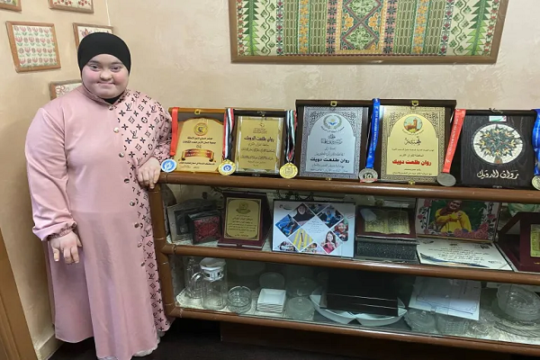 Erste, die den Koran auswendig lernte trotz Down-Syndrom in Jordanien + Foto