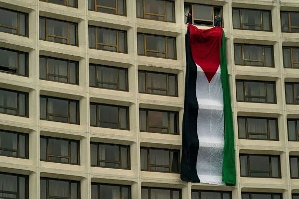 Vom Hissen der palästinensischen Flagge an der Harvard-Universität bis zur Komplizenschaft des afrikanischen Landes mit der zionistischen Besatzung