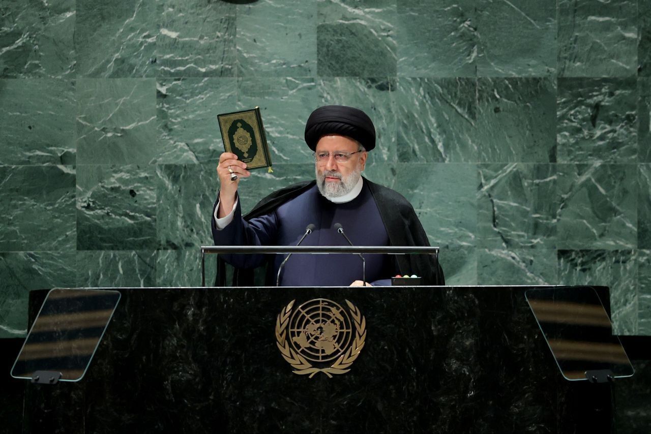 Leidenschaftliche Verteidigung des Korans durch Märtyrer Ayatollah Raisi bei der UN