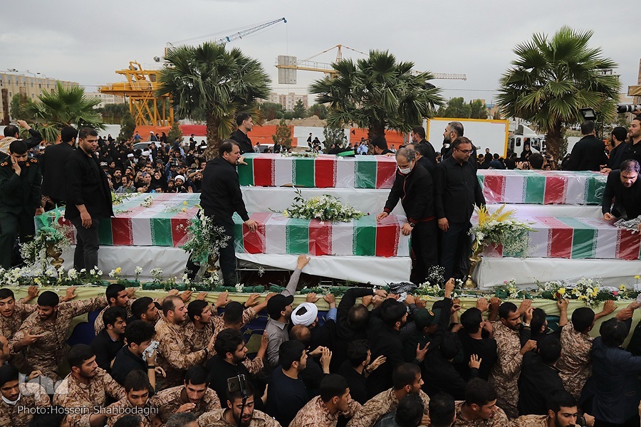 Qom verneigt sich vor Märtyrer Ayatollah Raisi
