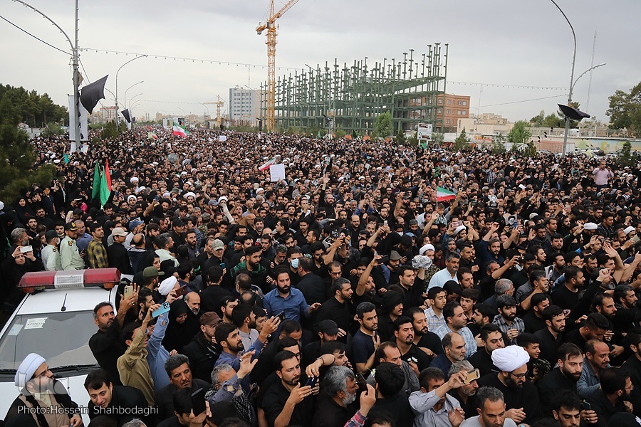 Qom verneigt sich vor Märtyrer Ayatollah Raisi