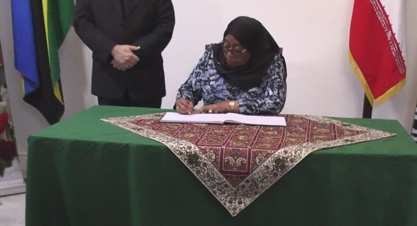 Präsidentin von Tansania erbot dem Präsidenten Iran die letzte Ehre
