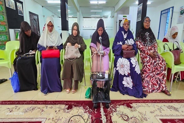 Ausdruck der Anteilnahme der tansanischen muslimischen Frauenorganisationen am Märtyrertod von Ayatollah Raisi + Fotos