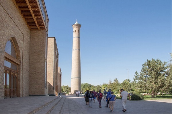 Kurzer Blick auf Gebäude des Komplexes «Hadrat Imam» in Taschkent + Fotos