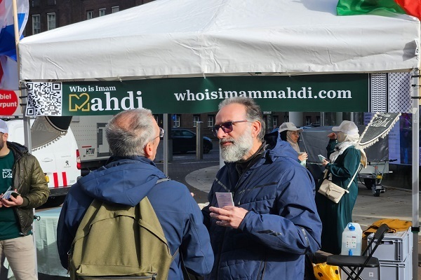 Globale Kampagne zur Vorstellung von Imam Mahdi (a.s.) erreichte die Niederlande + Video Globale Kampagne zur Vorstellung von Imam Mahdi (a.s.) erreichte die Niederlande + Video
