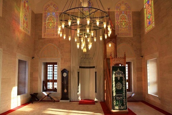 Video | Qiblah: Moschee über üppigen Bergen der Türkei