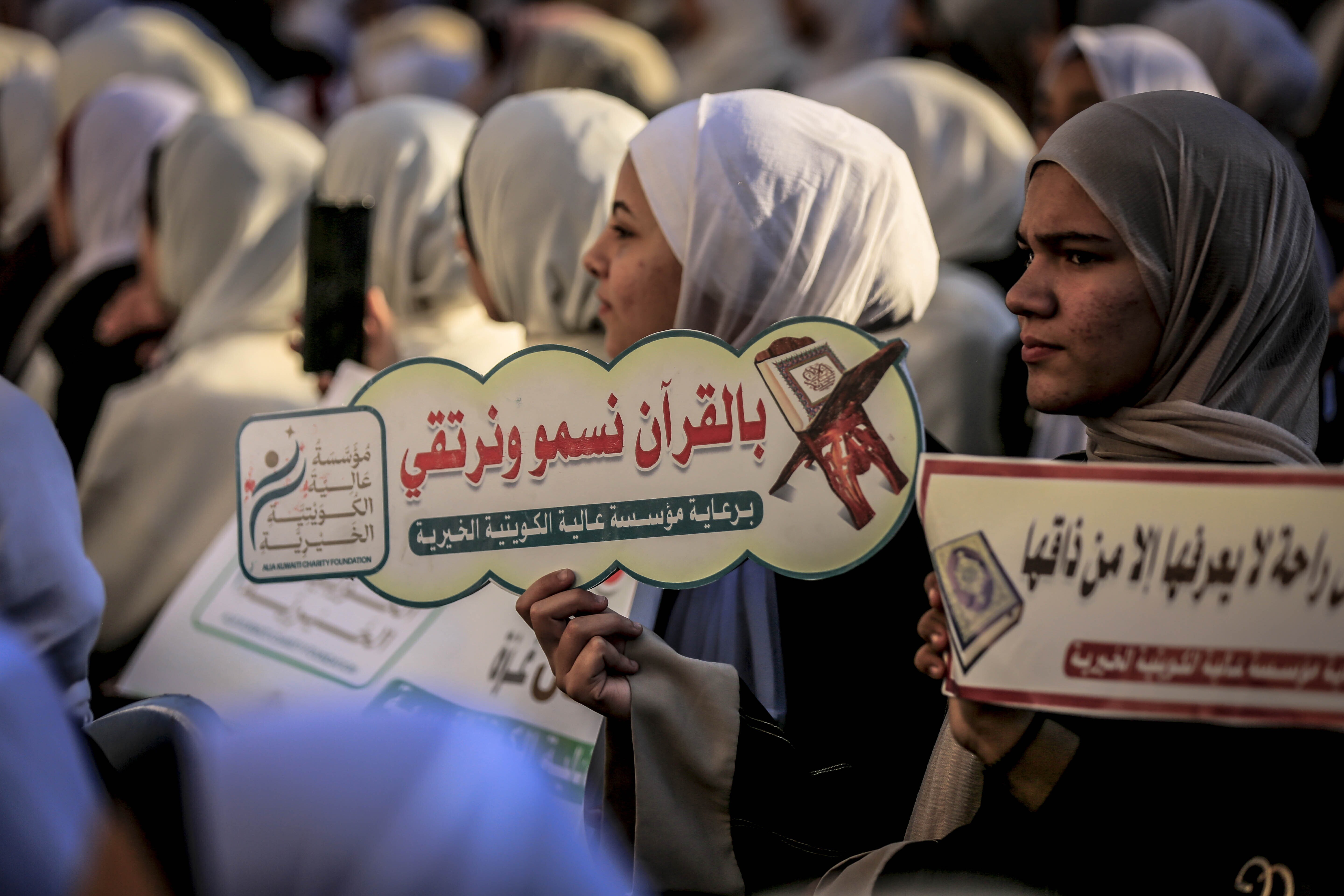 Zeremonie zur Feier für 500 männliche und weibliche Koran-Auswendiglerner