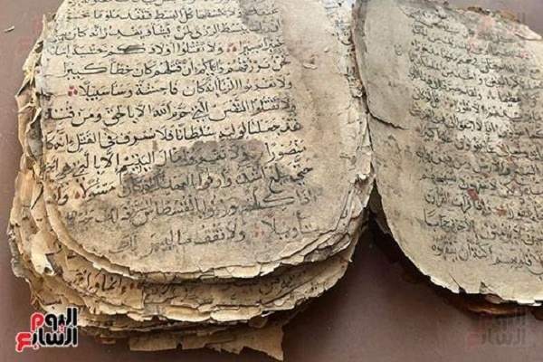Handgeschriebener 300 jähriger Koran; Spiritueller Schatz einer ägyptischen Familie + Film und Foto