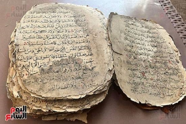 Handgeschriebener 300 jähriger Koran; Spiritueller Schatz einer ägyptischen Familie + Film und Foto