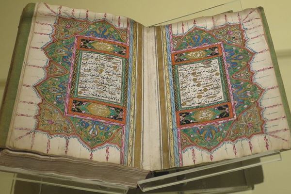 Islamisches Manuskript; Möglichkeit Kunstmeisterwerke zu verstehen