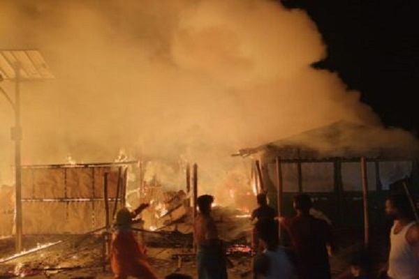 Feuer im Rohingya Muslim Camp in Bangladesch + Fotos