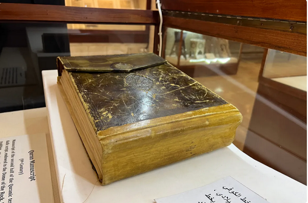 Seltenes Koran-Manuskript in der Al-Aqsa-Moschee + Fotos