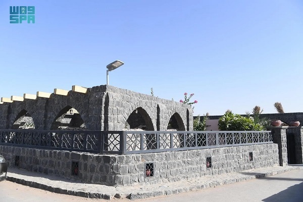 Bana Anif Moschee: Freies Denkmal in Medina + Fotos