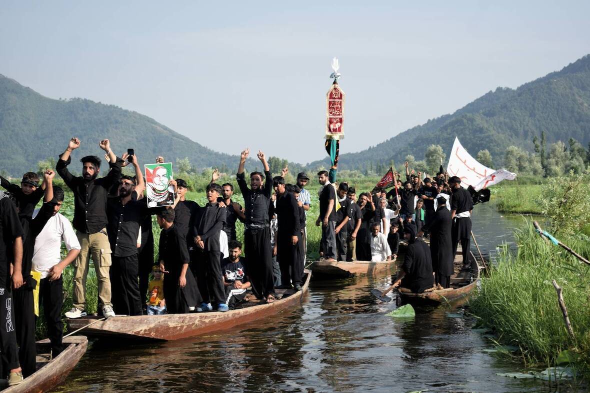 Fotos | Traditionelle Trauer auf Booten in Kaschmir