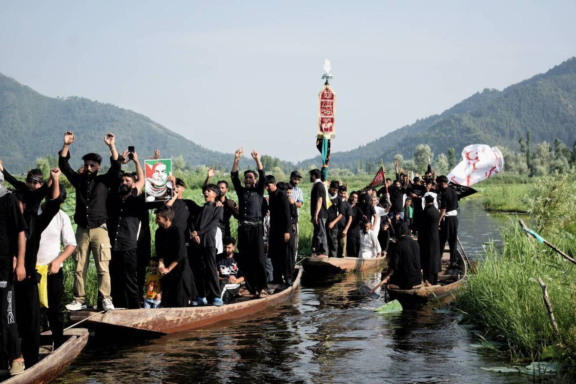 Fotos | Traditionelle Trauer auf Booten in Kaschmir