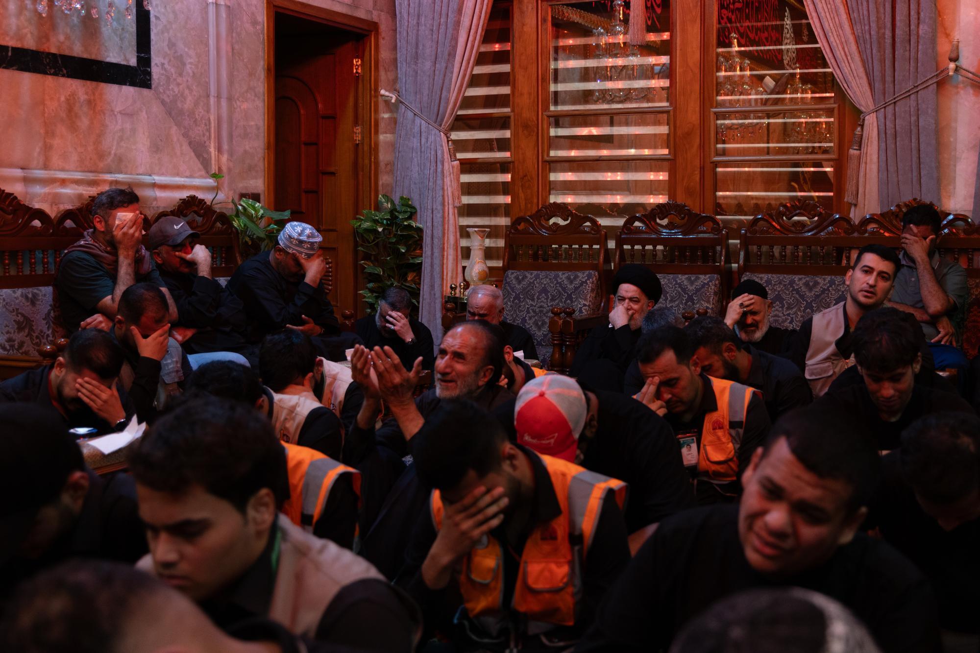Der Heilige Abbassitische Schrein hält eine Trauerfeier zum Arbaeen von Imam Al-Hussein (Friede mit ihm) ab