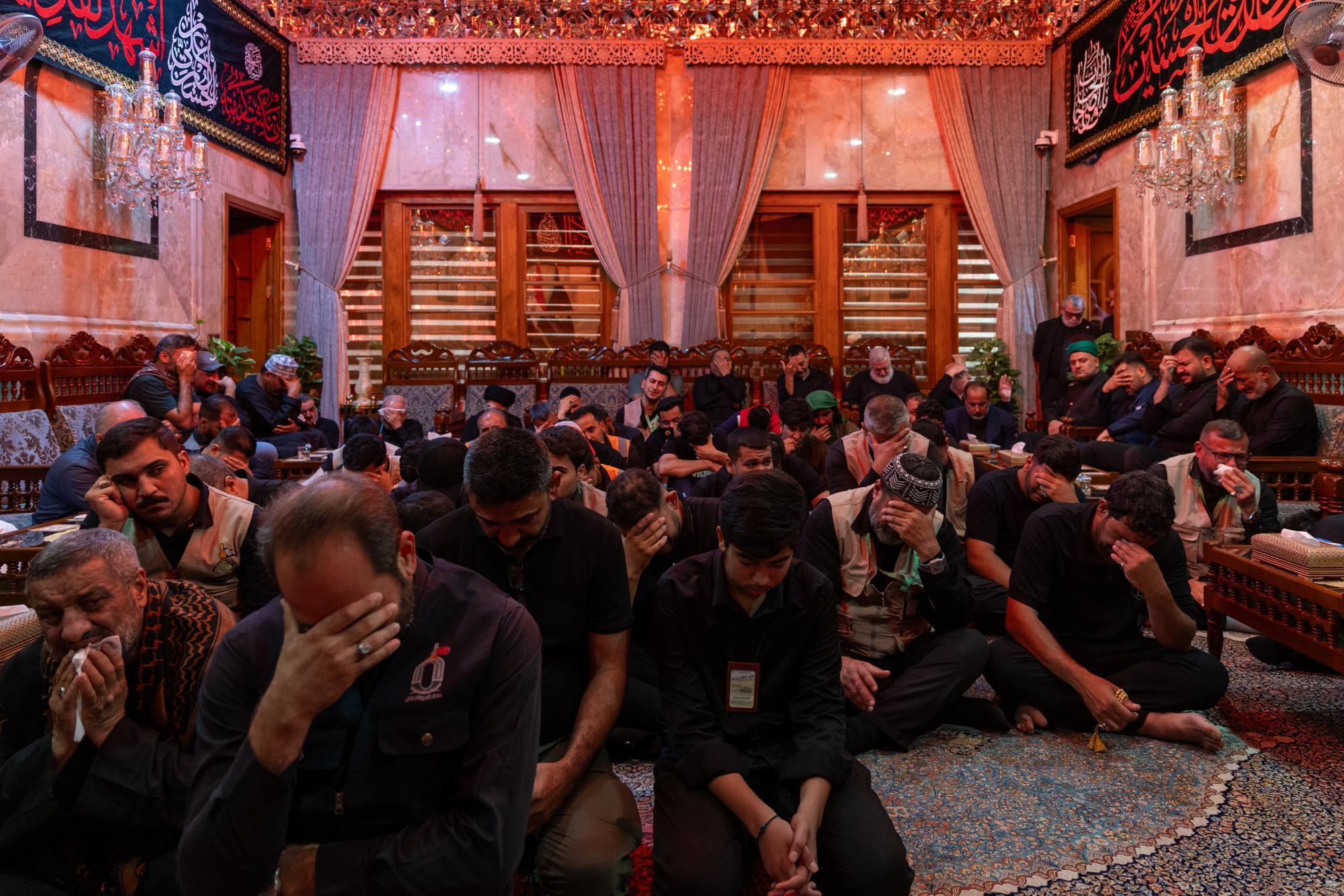 Der Heilige Abbassitische Schrein hält eine Trauerfeier zum Arbaeen von Imam Al-Hussein (Friede mit ihm) ab