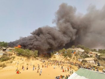 Großbrand im Flüchtlingslager der Rohingya