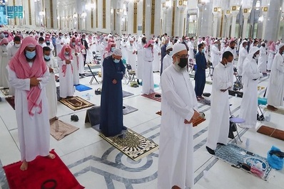 Tarawih-Gebet in der Haram-Moschee verrichtet