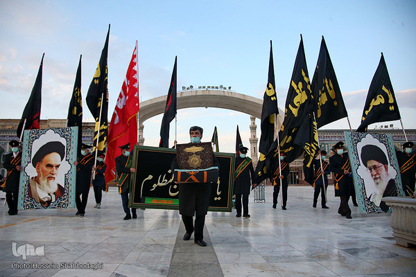 Fahne auf Kuppel der Dschamkarān-Moschee durch eine schwarze Trauerflagge ersetzt