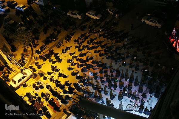 Trauerfeier am Vorabend zu Tasu´a  unter freiem Himmel  in Qom