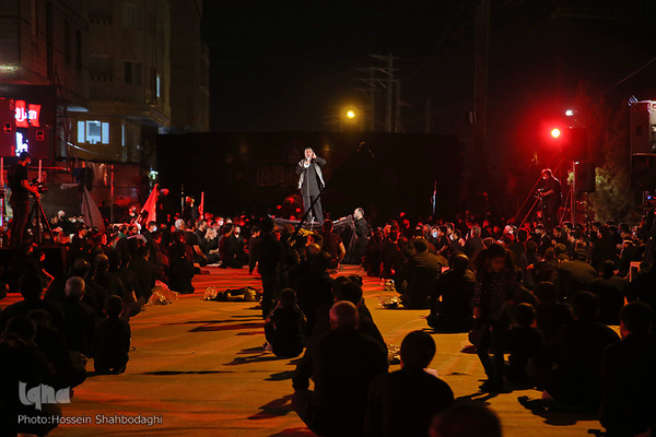 Trauerfeier am Vorabend zu Tasu´a  unter freiem Himmel  in Qom