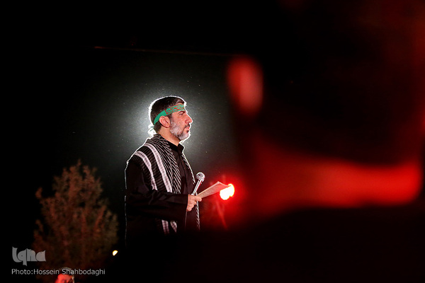 Trauerfeier am Vorabend zu Tasu´a  unter freiem Himmel  in Qom