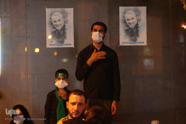 Trauerfeier am Vorabend zu Tasu´a  unter freiem Himmel  in Qom