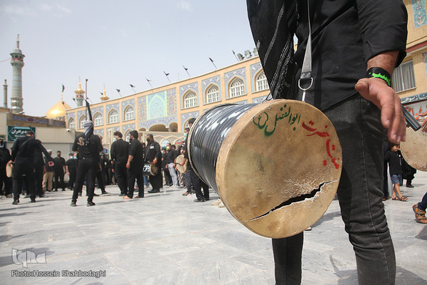 Schiiten begehen den Trauertag Tasu´a im Heiligen Schrein von Fatima Masuma