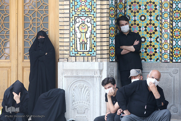 Schiiten begehen den Trauertag Tasu´a im Heiligen Schrein von Fatima Masuma