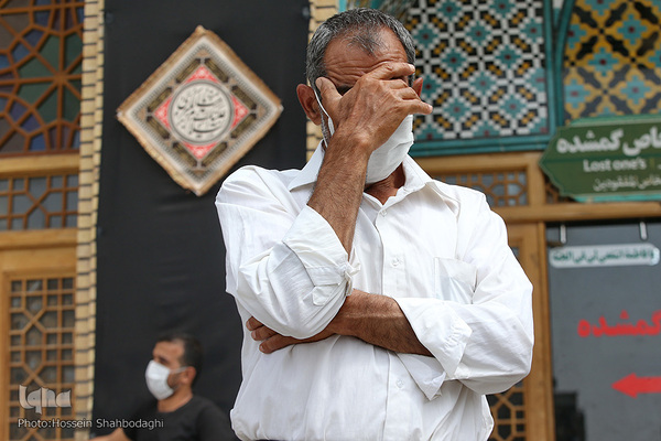 Schiiten begehen den Trauertag Tasu´a im Heiligen Schrein von Fatima Masuma