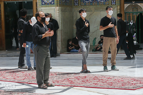 Schiiten begehen den Trauertag Tasu´a im Heiligen Schrein von Fatima Masuma