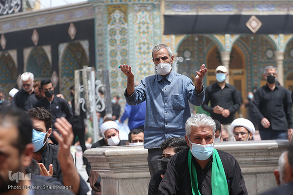 Schiiten begehen den Trauertag Tasu´a im Heiligen Schrein von Fatima Masuma