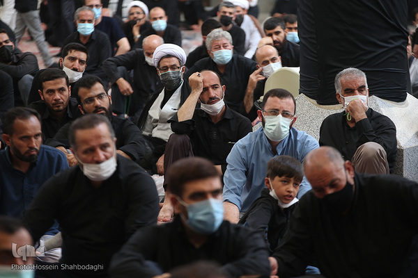 Schiiten begehen den Trauertag Tasu´a im Heiligen Schrein von Fatima Masuma