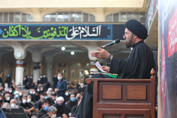 Schiiten begehen den Trauertag Tasu´a im Heiligen Schrein von Fatima Masuma