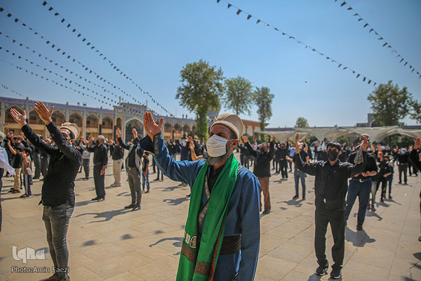 Schiiten begehen den Trauertag Tasu´a im Heiligen Schrein von Schah Tscheragh