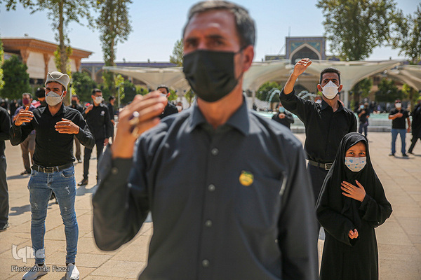 Schiiten begehen den Trauertag Tasu´a im Heiligen Schrein von Schah Tscheragh