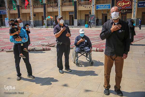 Schiiten begehen den Trauertag Tasu´a im Heiligen Schrein von Schah Tscheragh