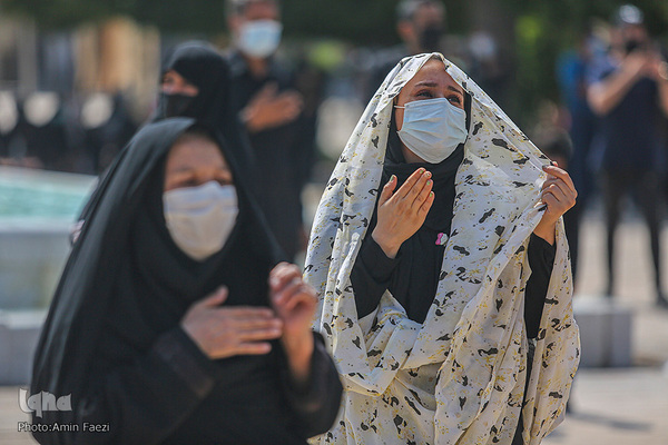 Schiiten begehen den Trauertag Tasu´a im Heiligen Schrein von Schah Tscheragh